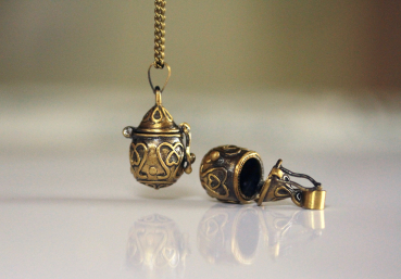 Einzigartiges Medaillon Prayer Box Vintage Bronze / Geschenk für Sie / made with love / Vintage Schmuck / Origineller Schmuck / nostalgisch